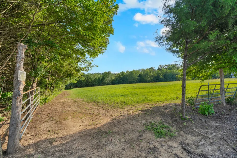 3701 Oakwood Church Rd Cedar Hill, TN 37032