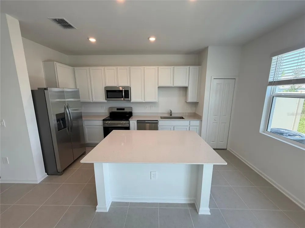 2563 SKYLINE LOOP Kissimmee, FL 34758