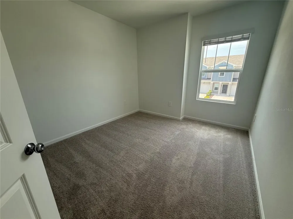 2563 SKYLINE LOOP Kissimmee, FL 34758