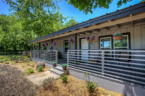 1101 Redoak Drive