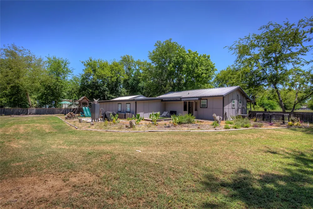 1101 Redoak Drive West Tawakoni, TX 75474
