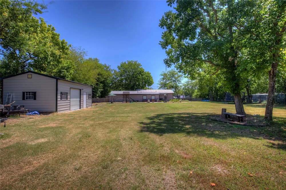 1101 Redoak Drive West Tawakoni, TX 75474