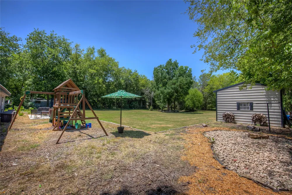 1101 Redoak Drive West Tawakoni, TX 75474