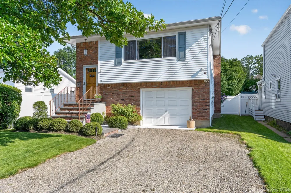 15 1st Avenue Bayville, NY 11709