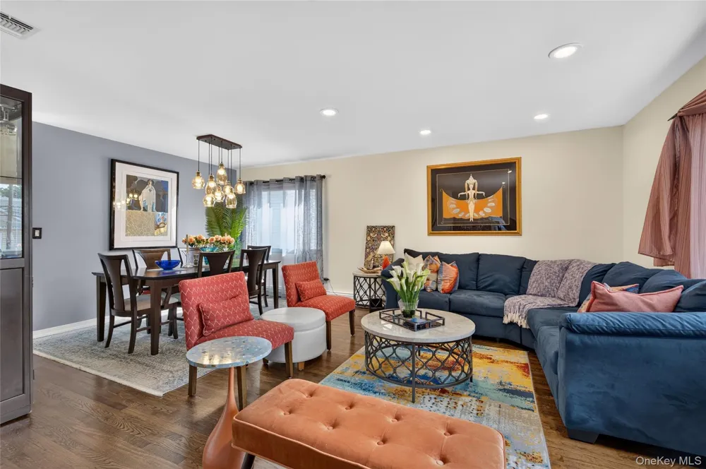 15 1st Avenue Bayville, NY 11709