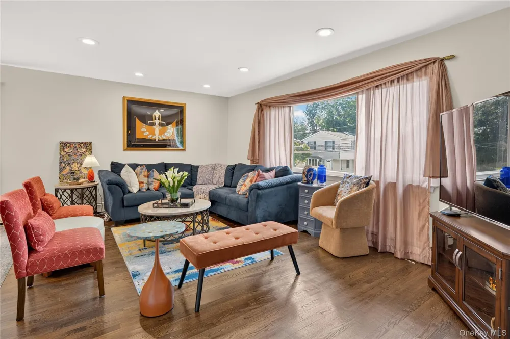 15 1st Avenue Bayville, NY 11709