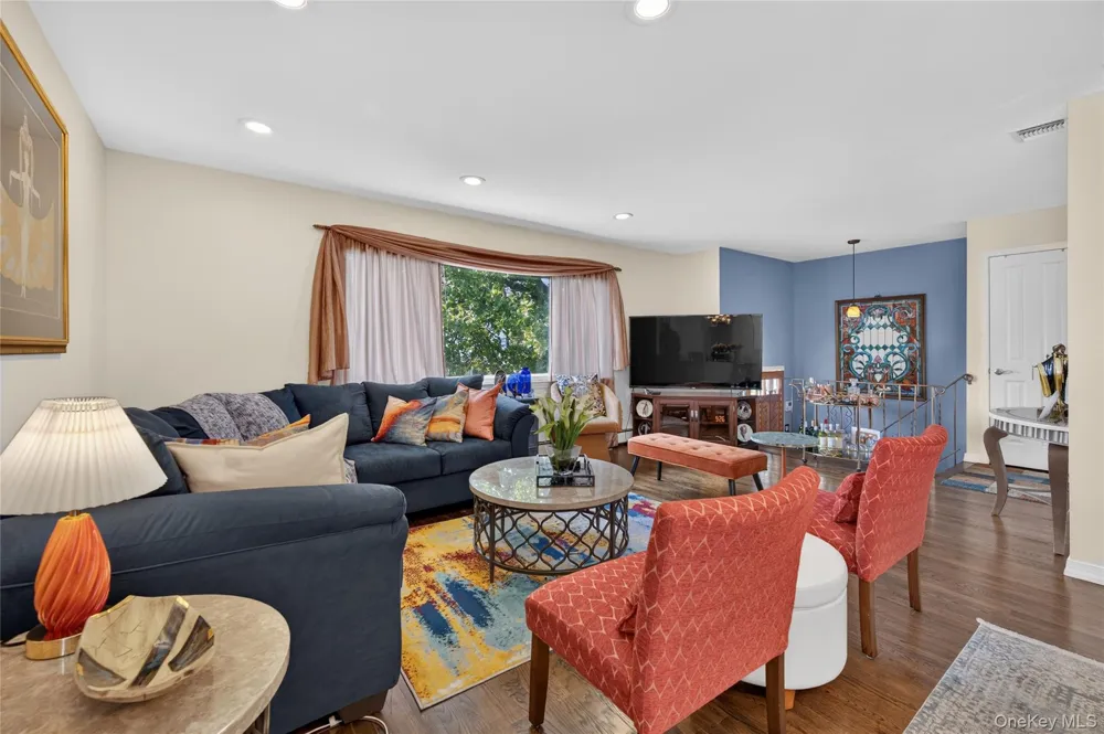 15 1st Avenue Bayville, NY 11709