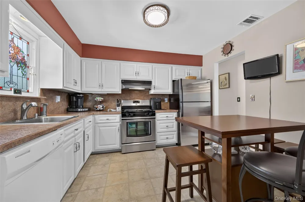 15 1st Avenue Bayville, NY 11709
