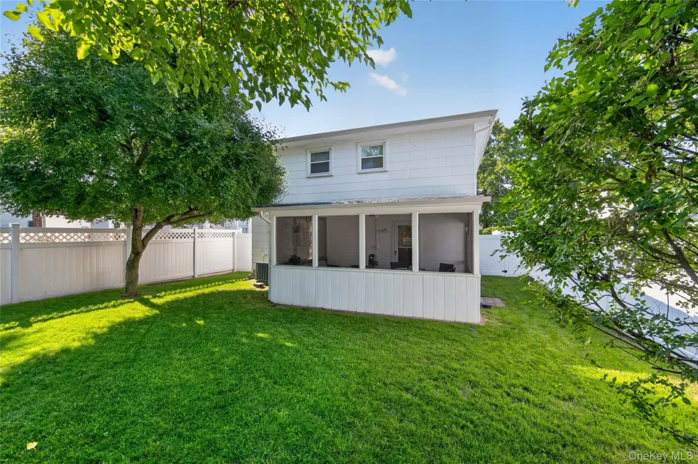 15 1st Avenue Bayville, NY 11709