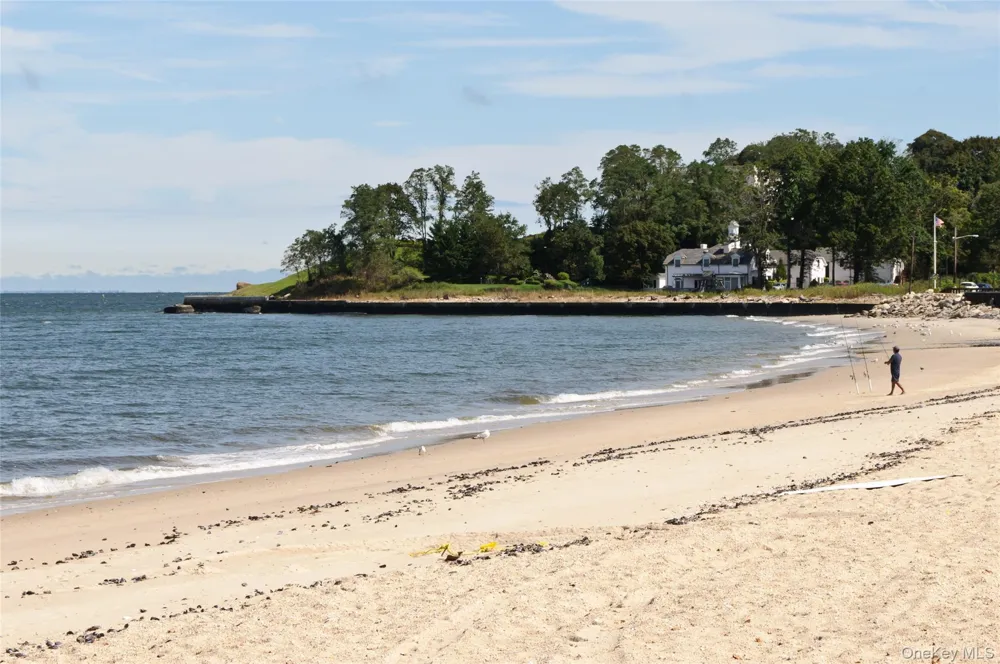 15 1st Avenue Bayville, NY 11709