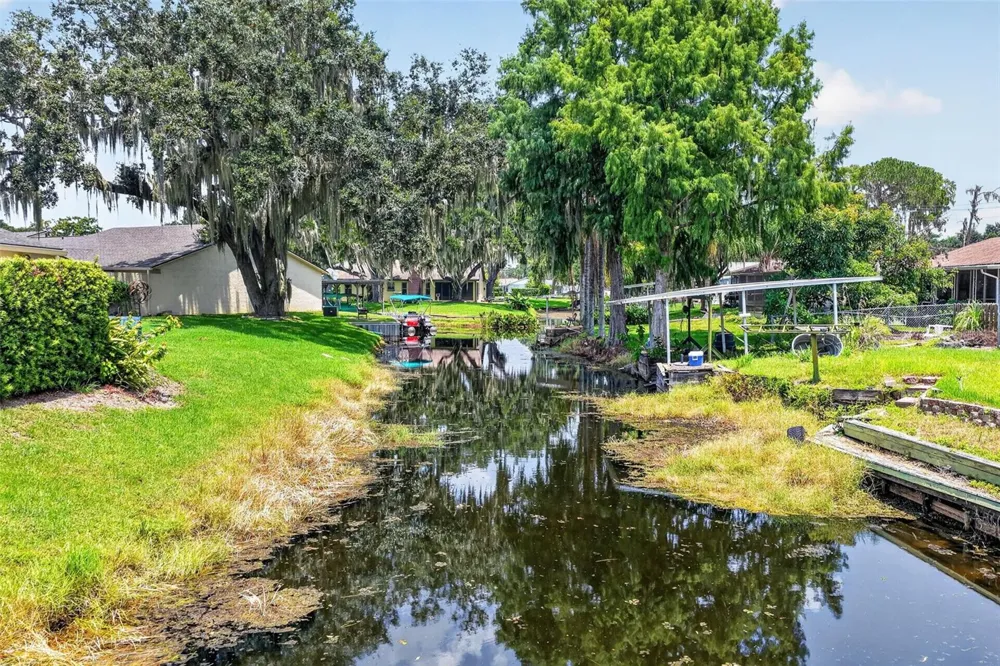 2214 CYPRESS COVE DRIVE #4 Tavares, FL 32778