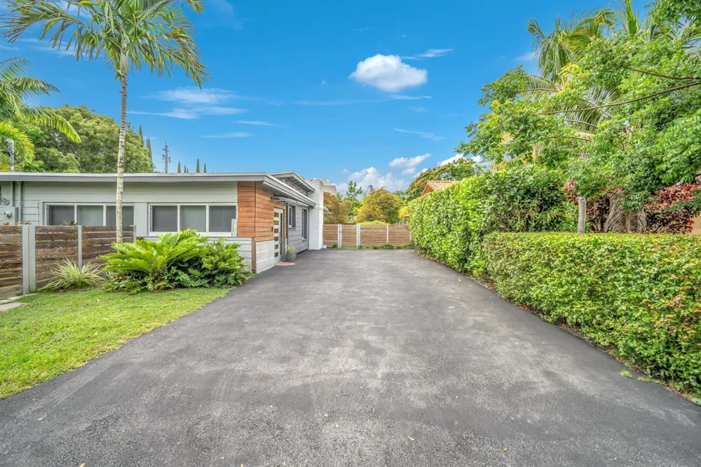 7830 SW 67TH AVENUE South Miami, FL 33143