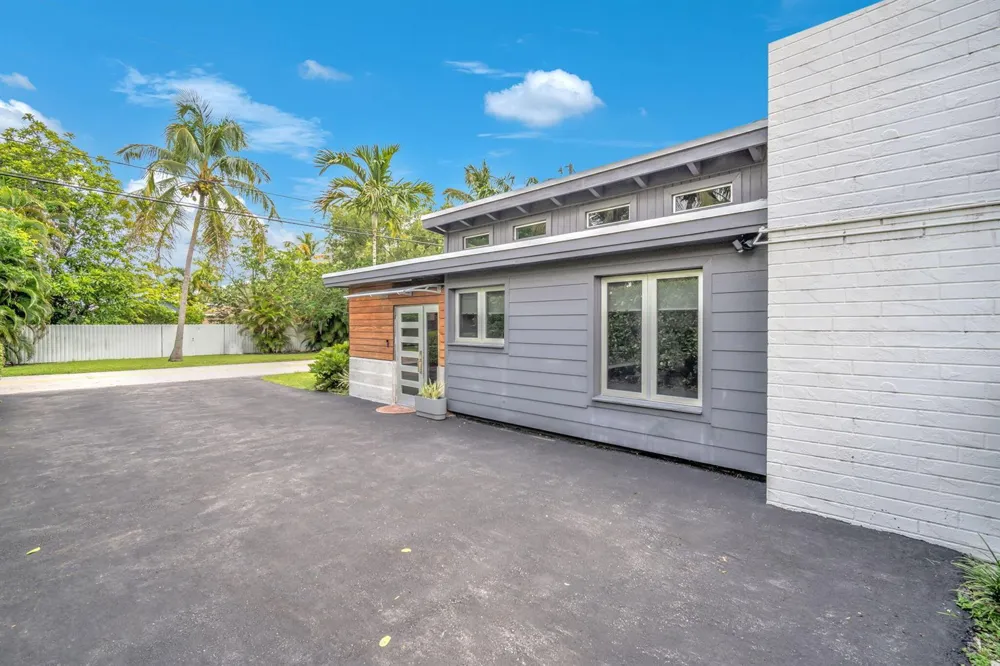 7830 SW 67TH AVENUE South Miami, FL 33143