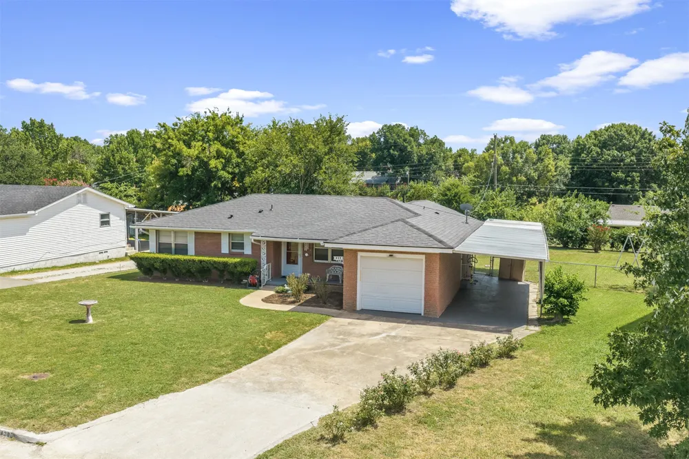 829 W 22nd Ada, OK 74820