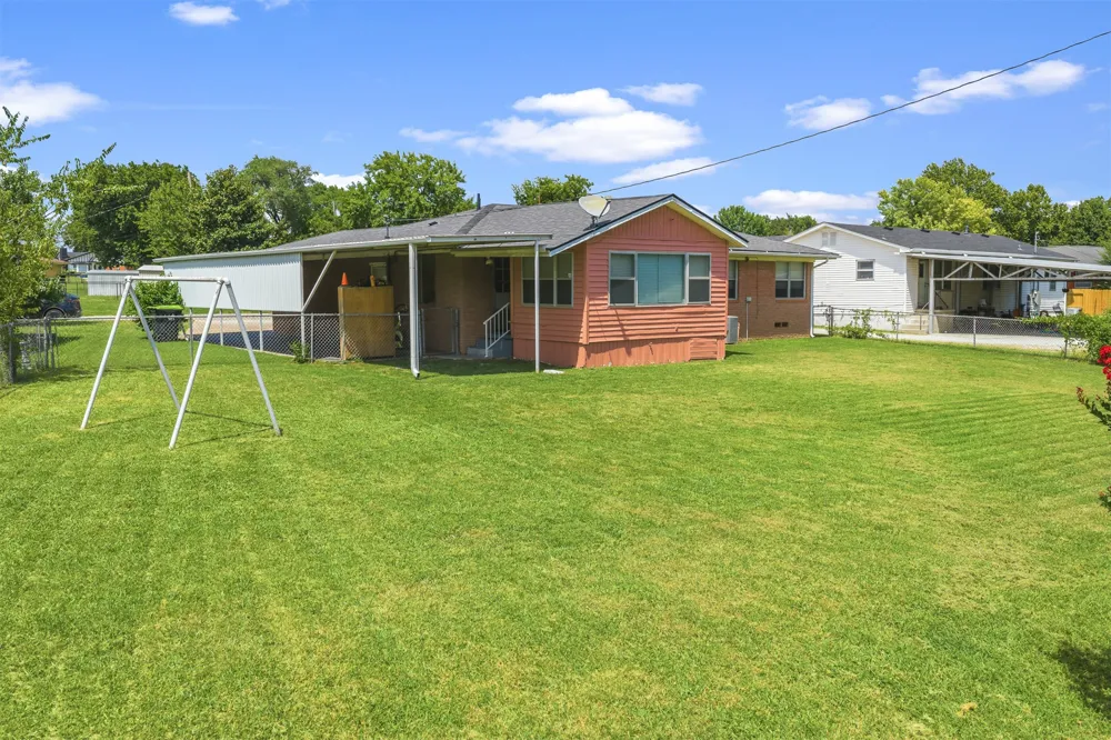 829 W 22nd Ada, OK 74820