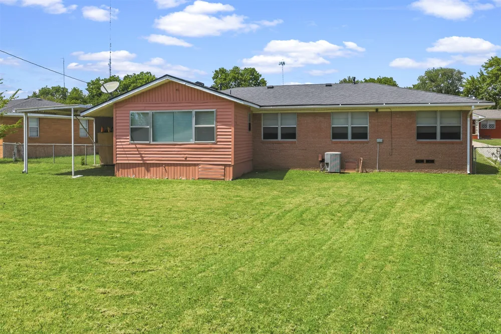 829 W 22nd Ada, OK 74820