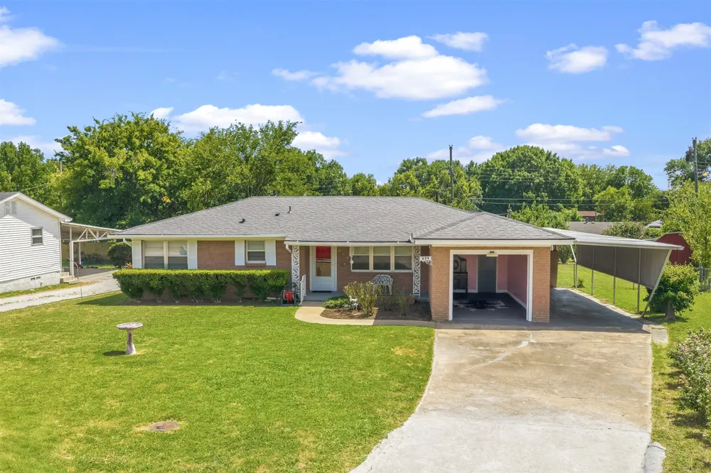 829 W 22nd Ada, OK 74820