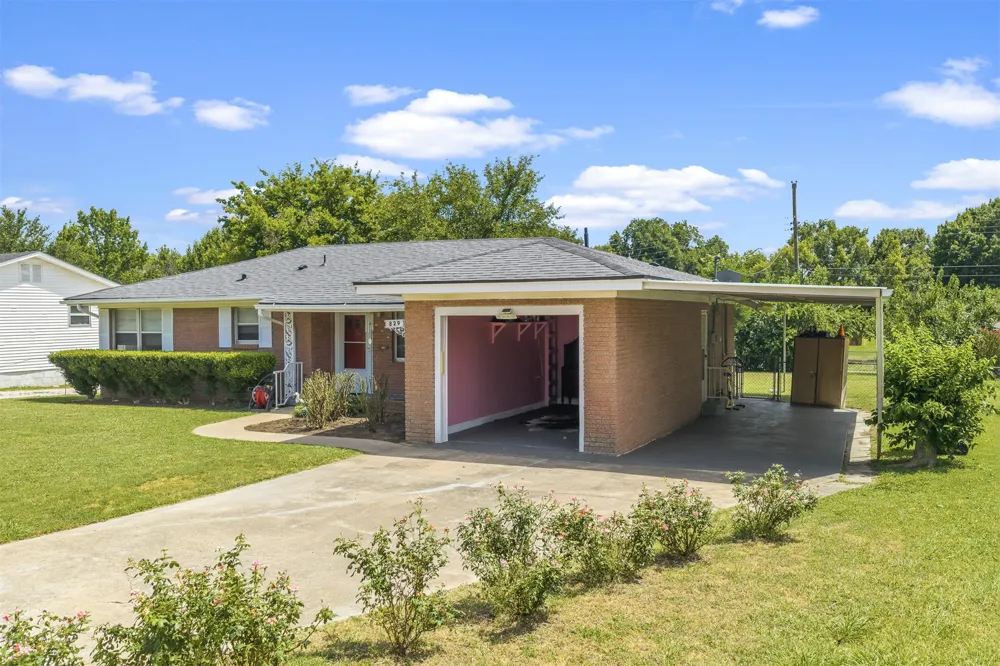 829 W 22nd Ada, OK 74820