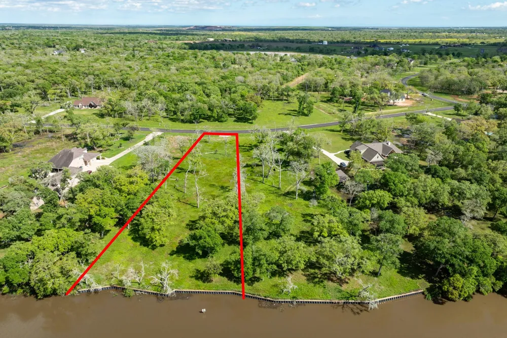 32710 Bayou Bend Richwood, TX 77515