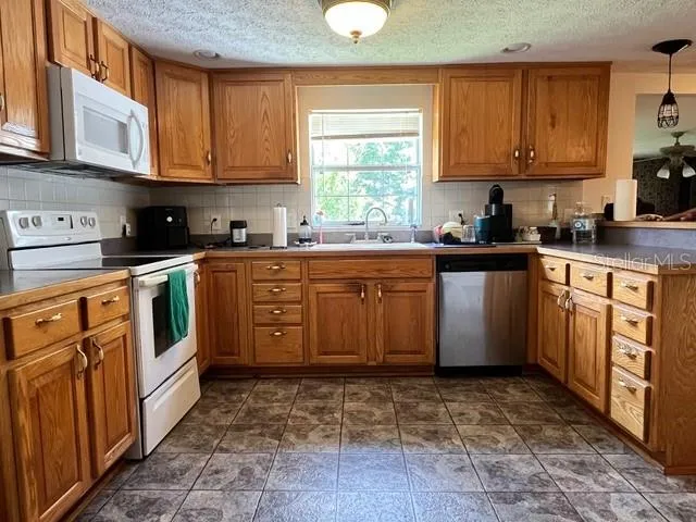 9559 SE STATE ROAD 100 Starke, FL 32091