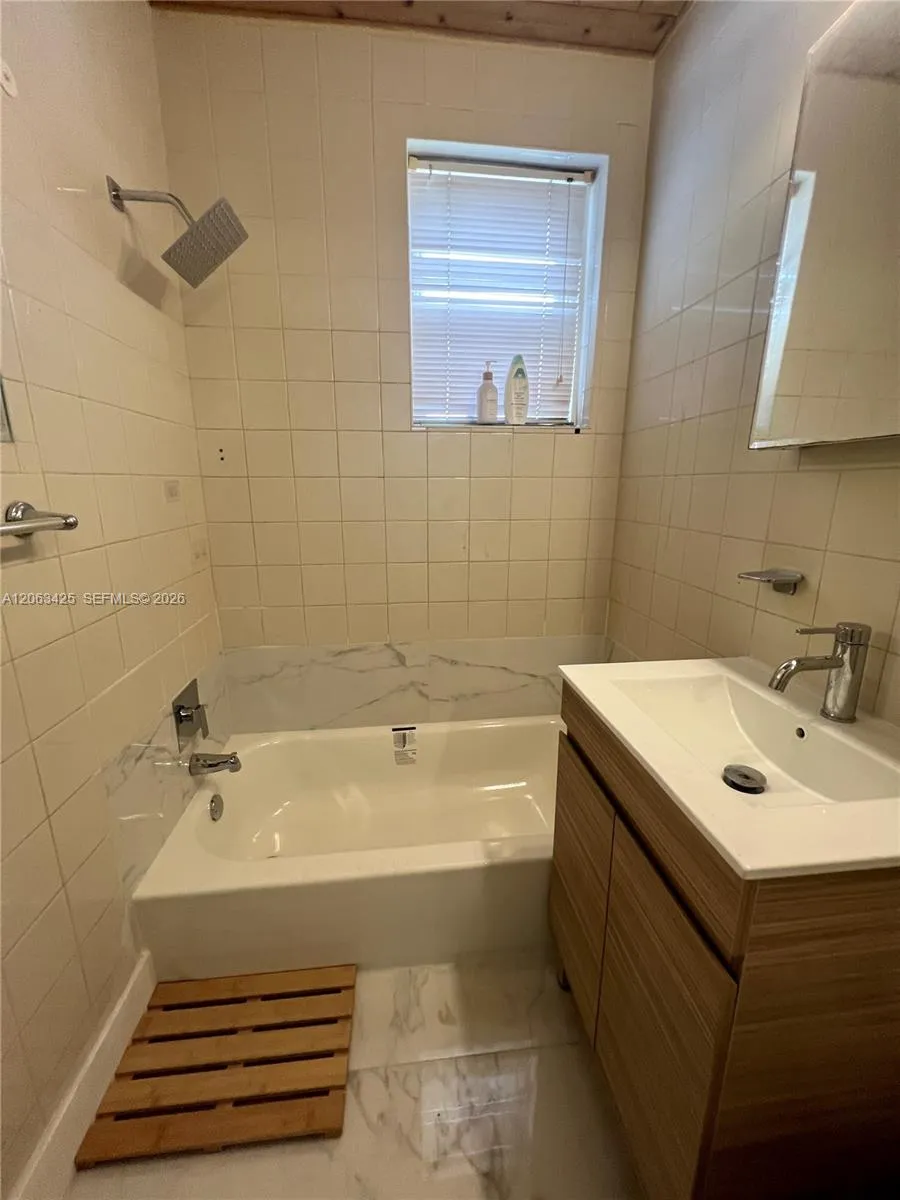 9350 E Bay Harbor Dr #6 Bay Harbor Islands, FL 33154