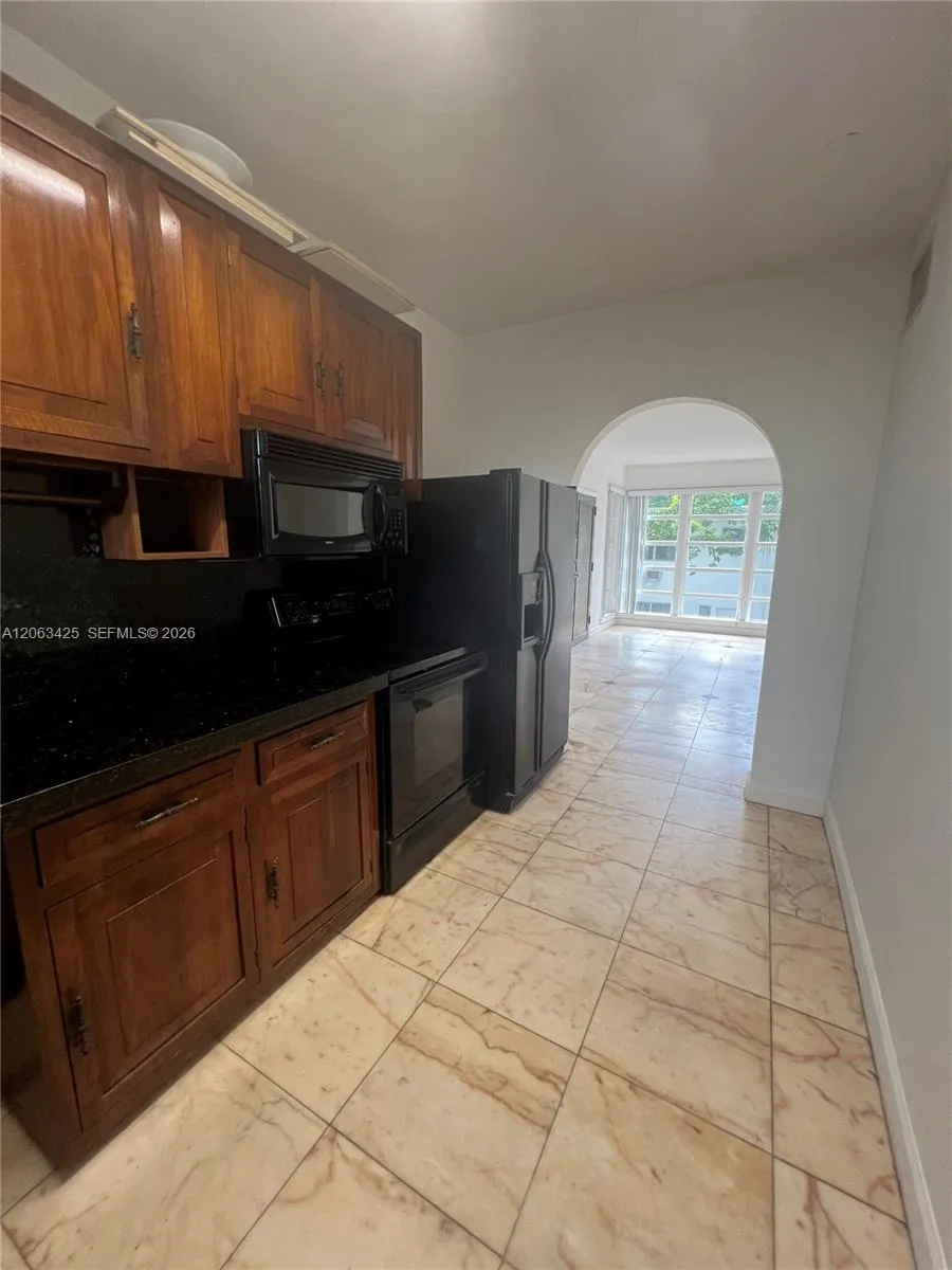 9350 E Bay Harbor Dr #6 Bay Harbor Islands, FL 33154