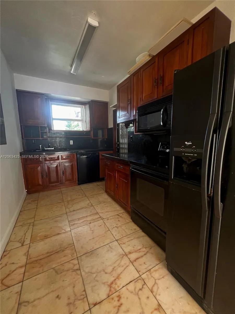 9350 E Bay Harbor Dr #6 Bay Harbor Islands, FL 33154