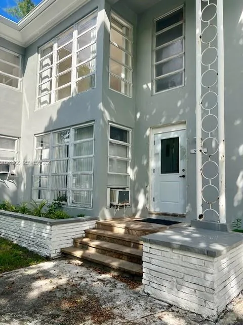9350 E Bay Harbor Dr #6 Bay Harbor Islands, FL 33154