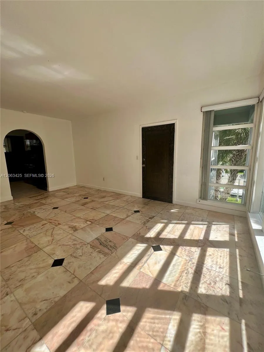 9350 E Bay Harbor Dr #6 Bay Harbor Islands, FL 33154