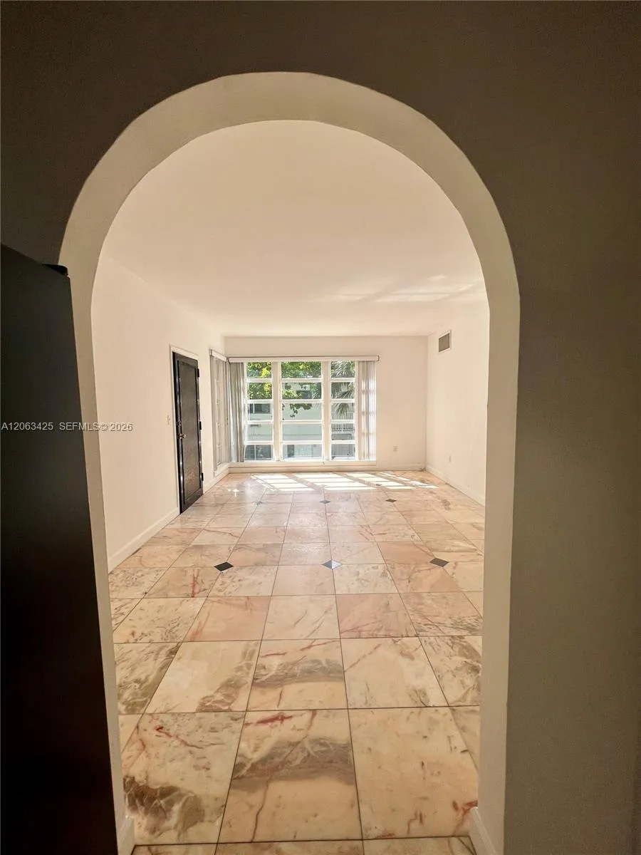 9350 E Bay Harbor Dr #6 Bay Harbor Islands, FL 33154