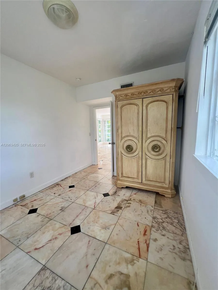 9350 E Bay Harbor Dr #6 Bay Harbor Islands, FL 33154