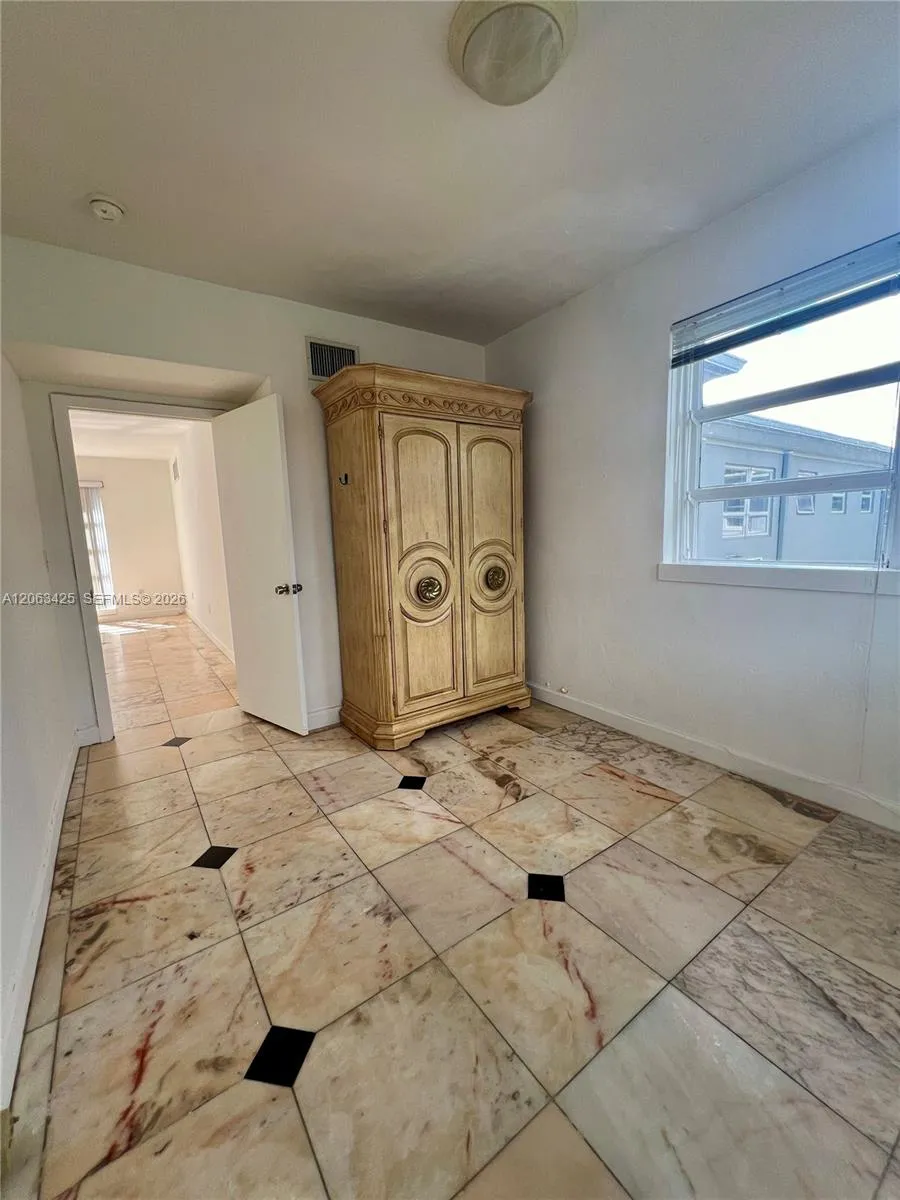 9350 E Bay Harbor Dr #6 Bay Harbor Islands, FL 33154