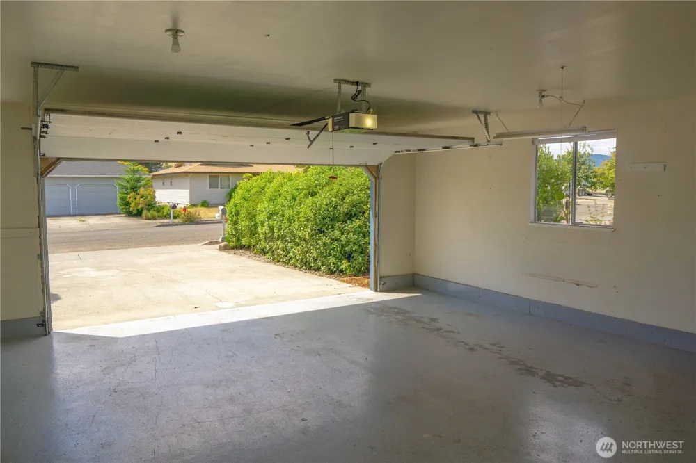 972 E Spruce Street Sequim, WA 98382