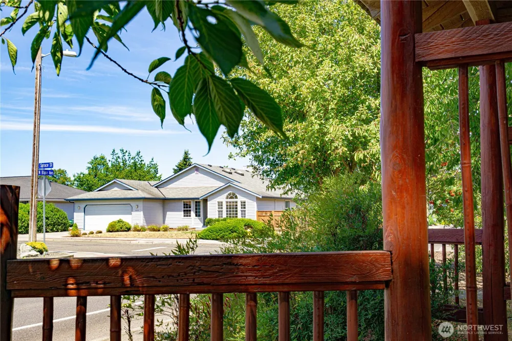 972 E Spruce Street Sequim, WA 98382