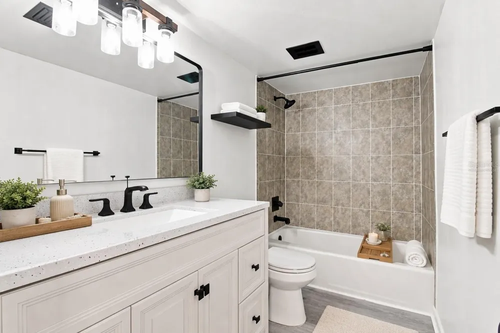10415 CARROLLBROOK CIRCLE #207 Tampa, FL 33618
