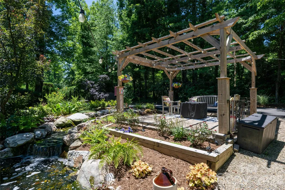 2511 Kanuga Road Hendersonville, NC 28739