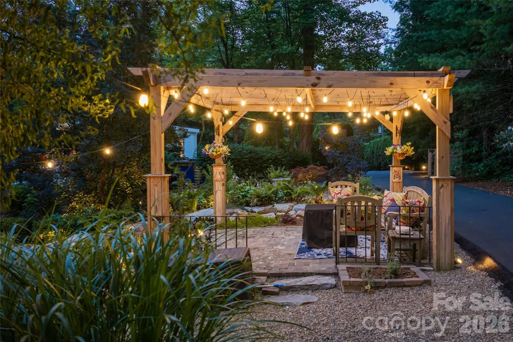 2511 Kanuga Road Hendersonville, NC 28739