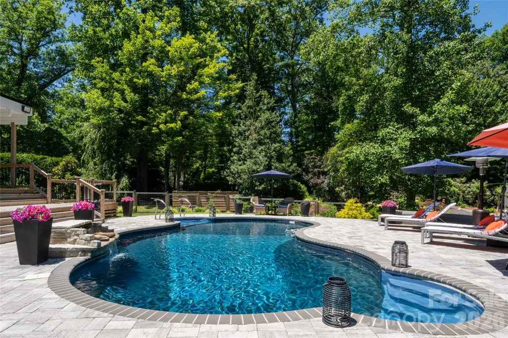 2511 Kanuga Road Hendersonville, NC 28739