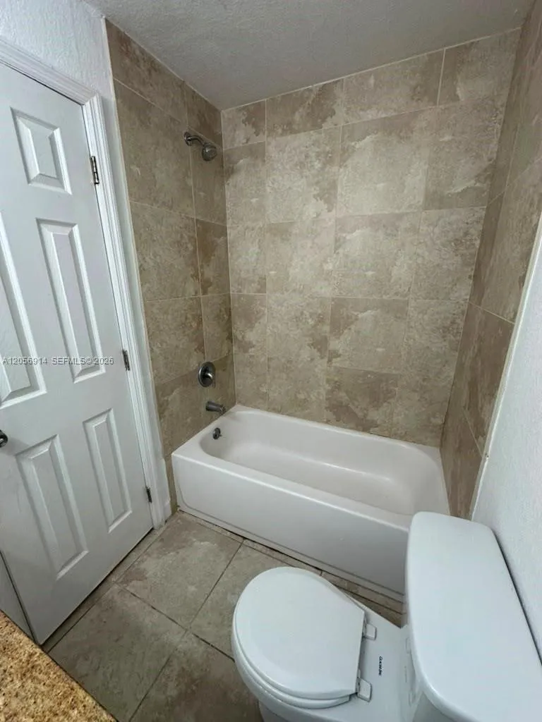 3330 Pinewalk Dr N #1611 Margate, FL 33063