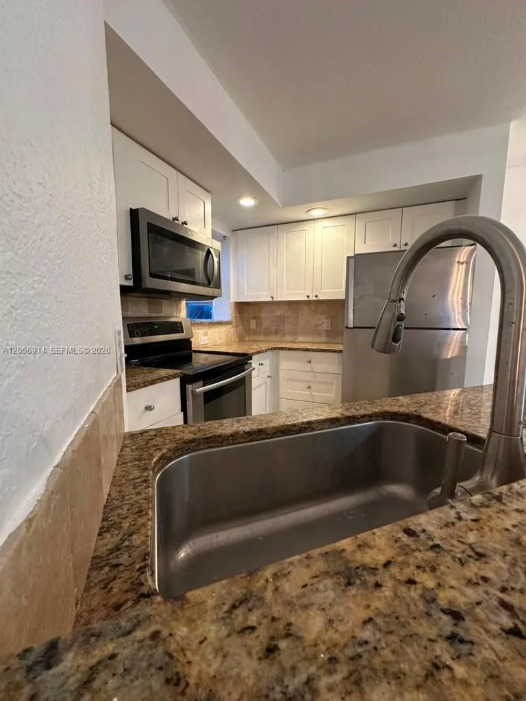 3330 Pinewalk Dr N #1611 Margate, FL 33063