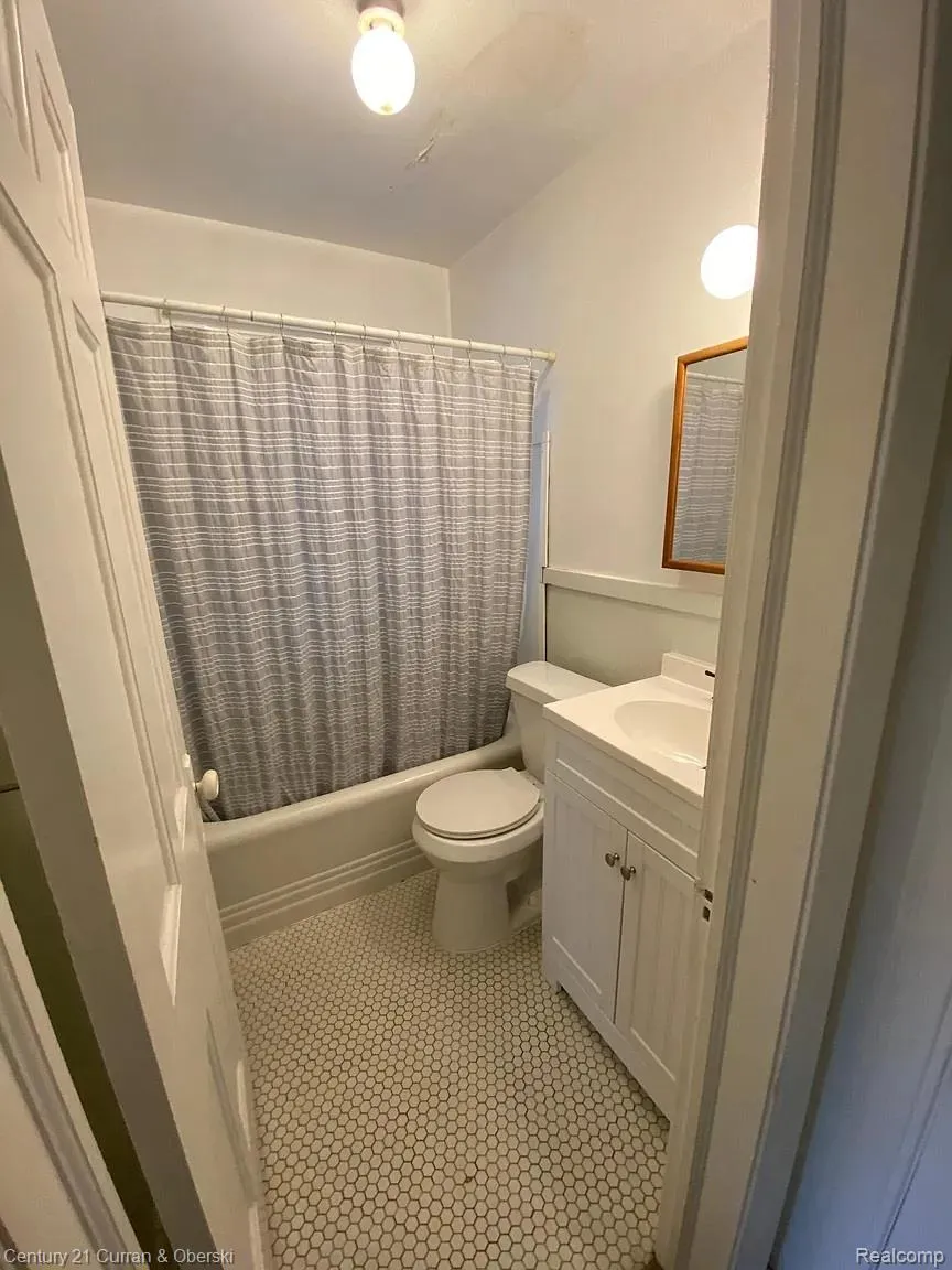 767 Riverbank #1 Street Wyandotte City, MI 48192