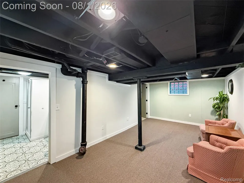 24520 Schroeder Avenue Eastpointe City, MI 48021