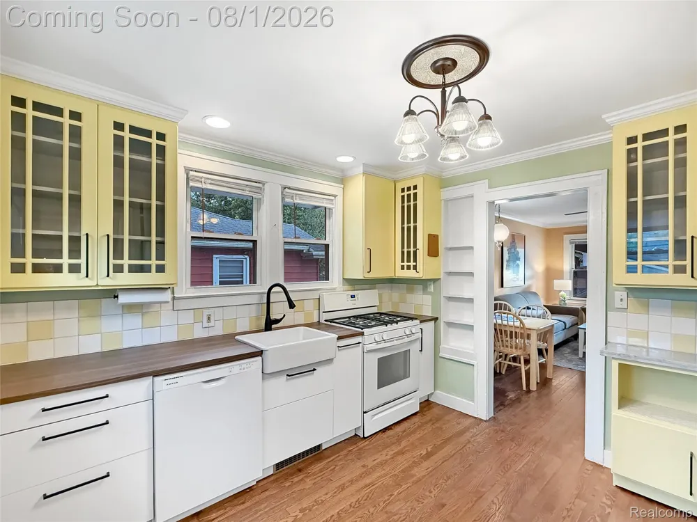 24520 Schroeder Avenue Eastpointe City, MI 48021