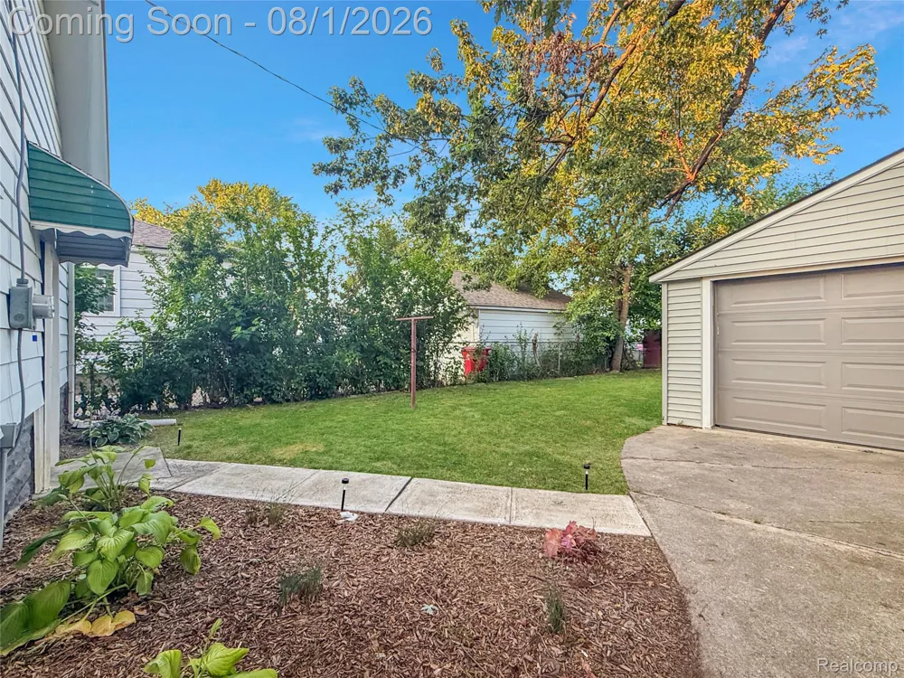 24520 Schroeder Avenue Eastpointe City, MI 48021