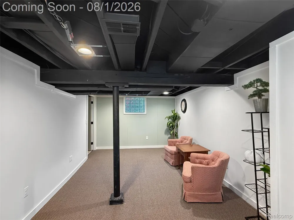 24520 Schroeder Avenue Eastpointe City, MI 48021