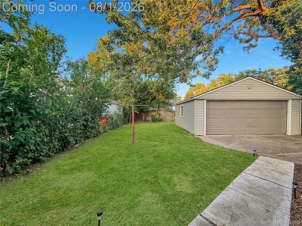 24520 Schroeder Avenue Eastpointe City, MI 48021