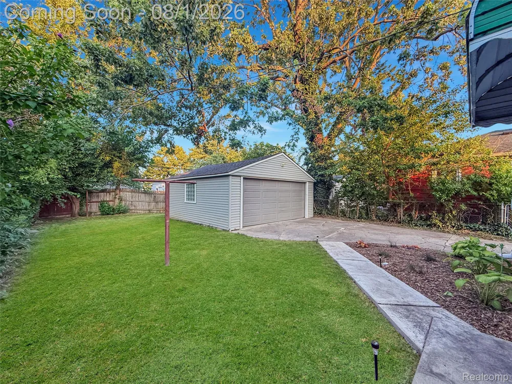 24520 Schroeder Avenue Eastpointe City, MI 48021