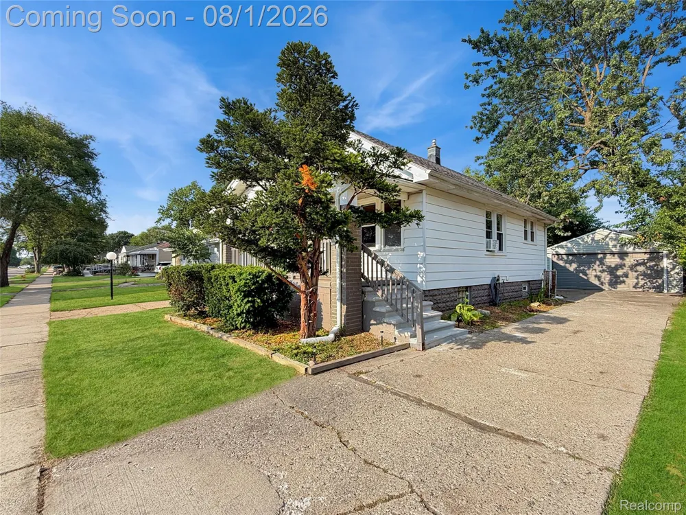 24520 Schroeder Avenue Eastpointe City, MI 48021