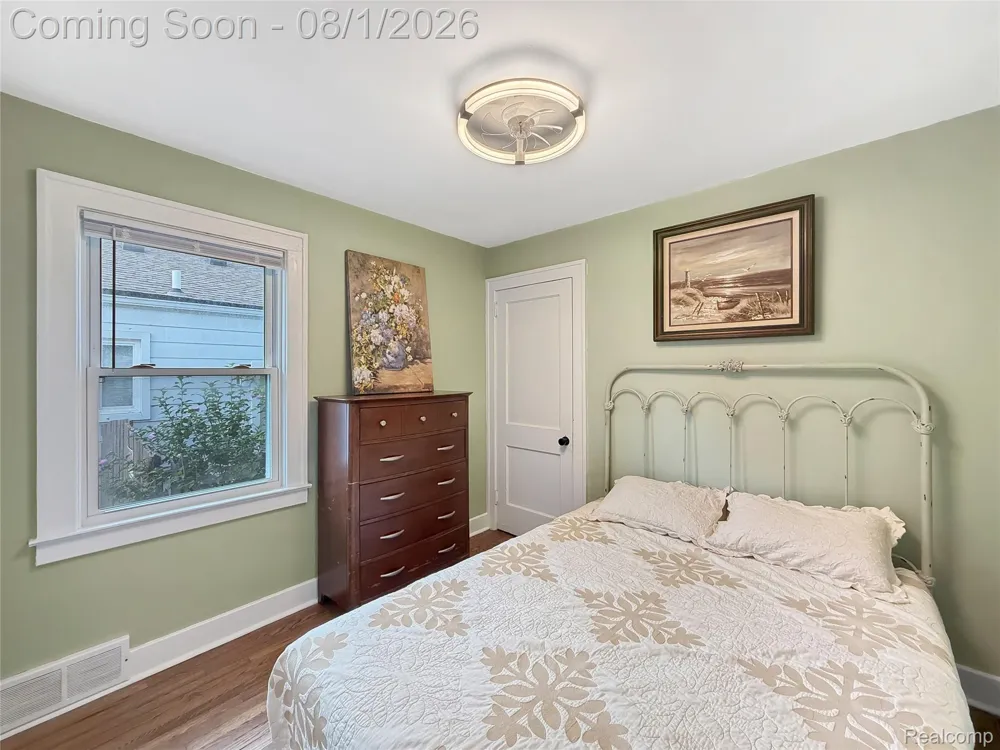24520 Schroeder Avenue Eastpointe City, MI 48021