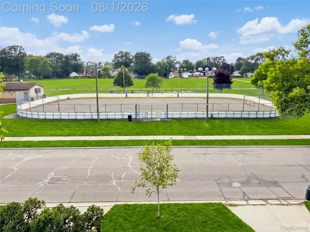 24520 Schroeder Avenue Eastpointe City, MI 48021